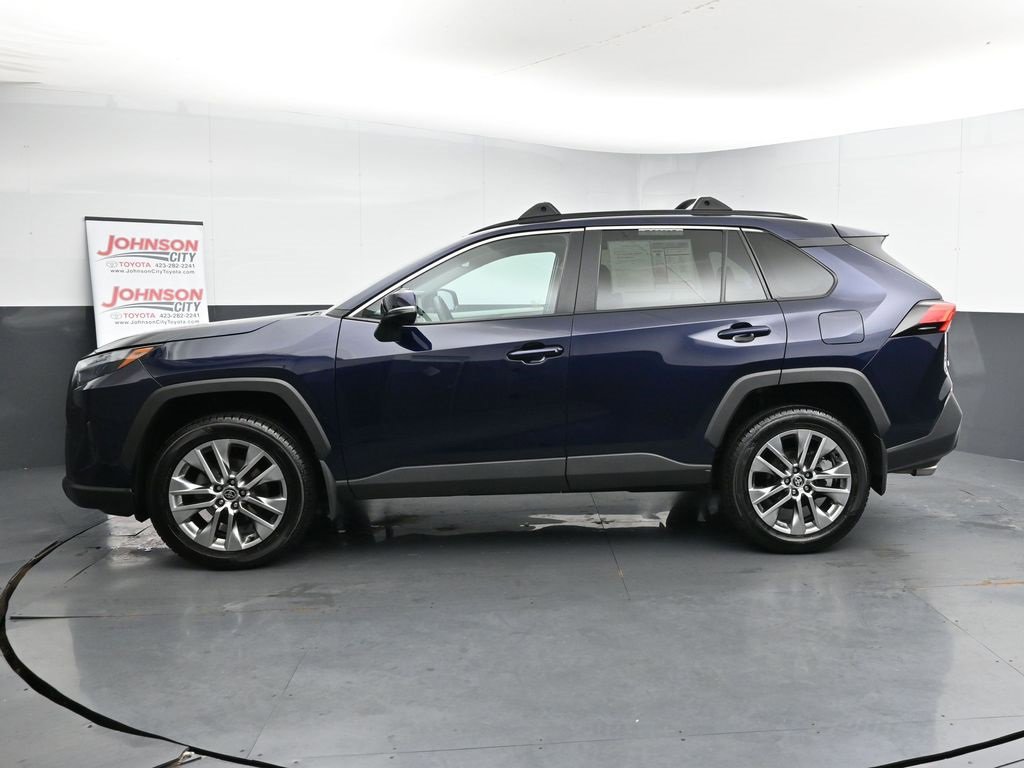 Used 2023 Toyota RAV4 XLE Premium image 5