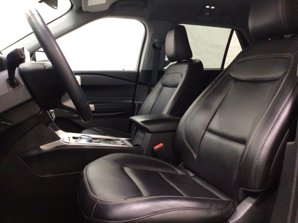 Used 2022 Ford Explorer XLT w/ Equipment Group 202A image 10
