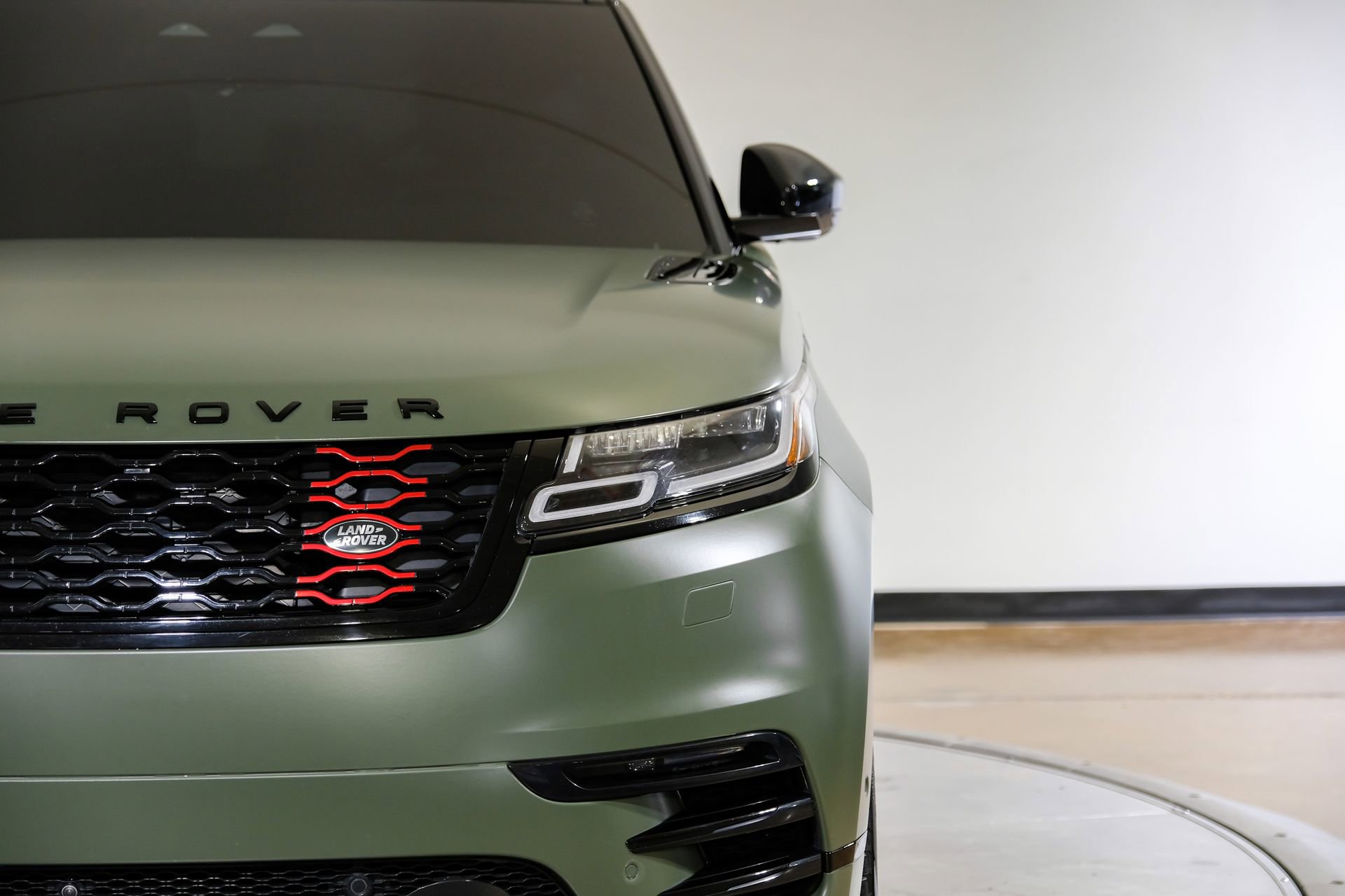 Used 2021 Land Rover Range Rover Velar R-Dynamic S AWD/4WD image 53