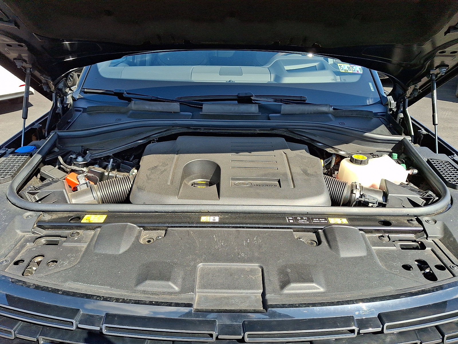 Used 2025 Land Rover Range Rover Long Wheelbase SE image 28