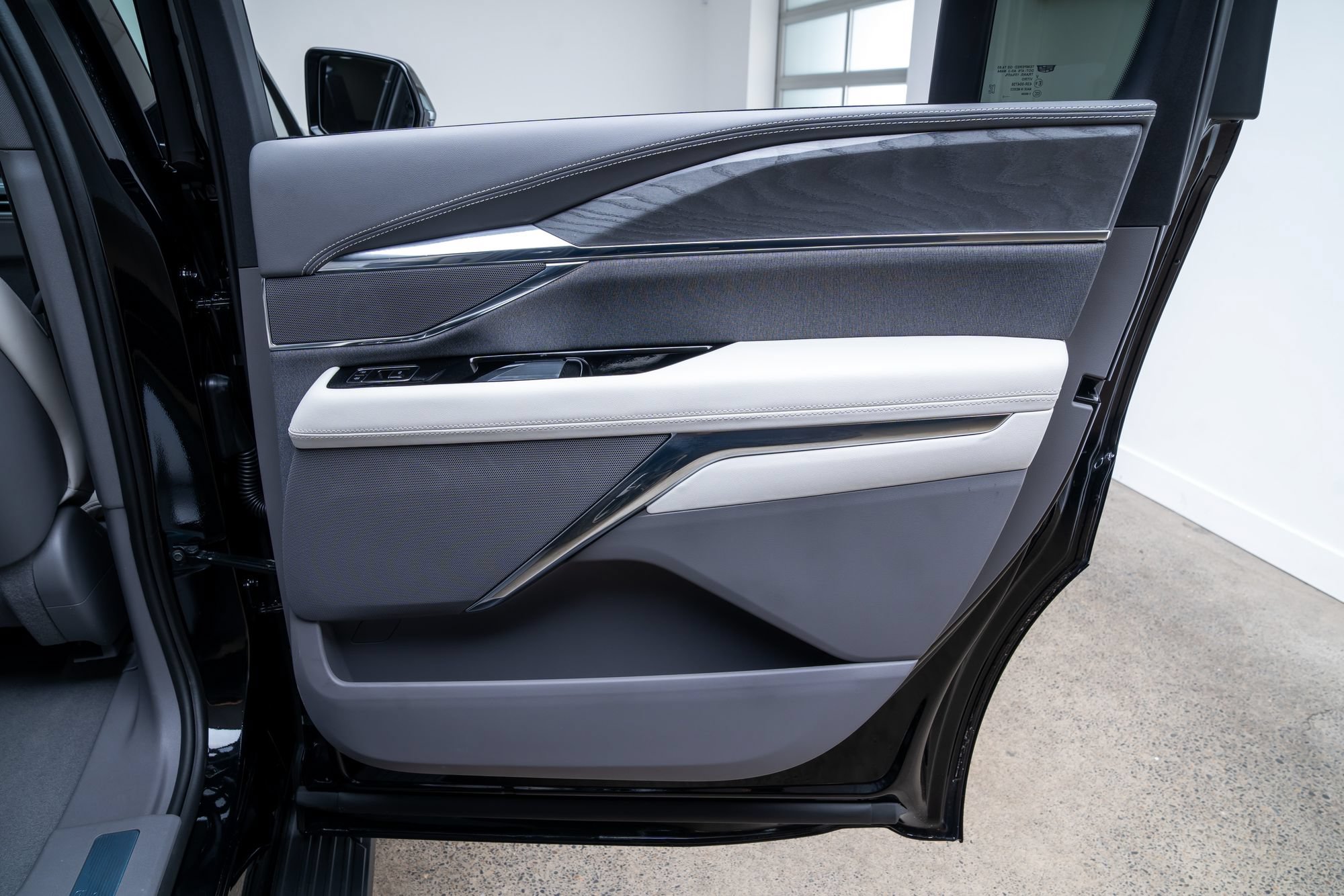 Used 2025 Cadillac Escalade IQ Sport 1 w/ Smart Trailering package AWD/4WD image 27