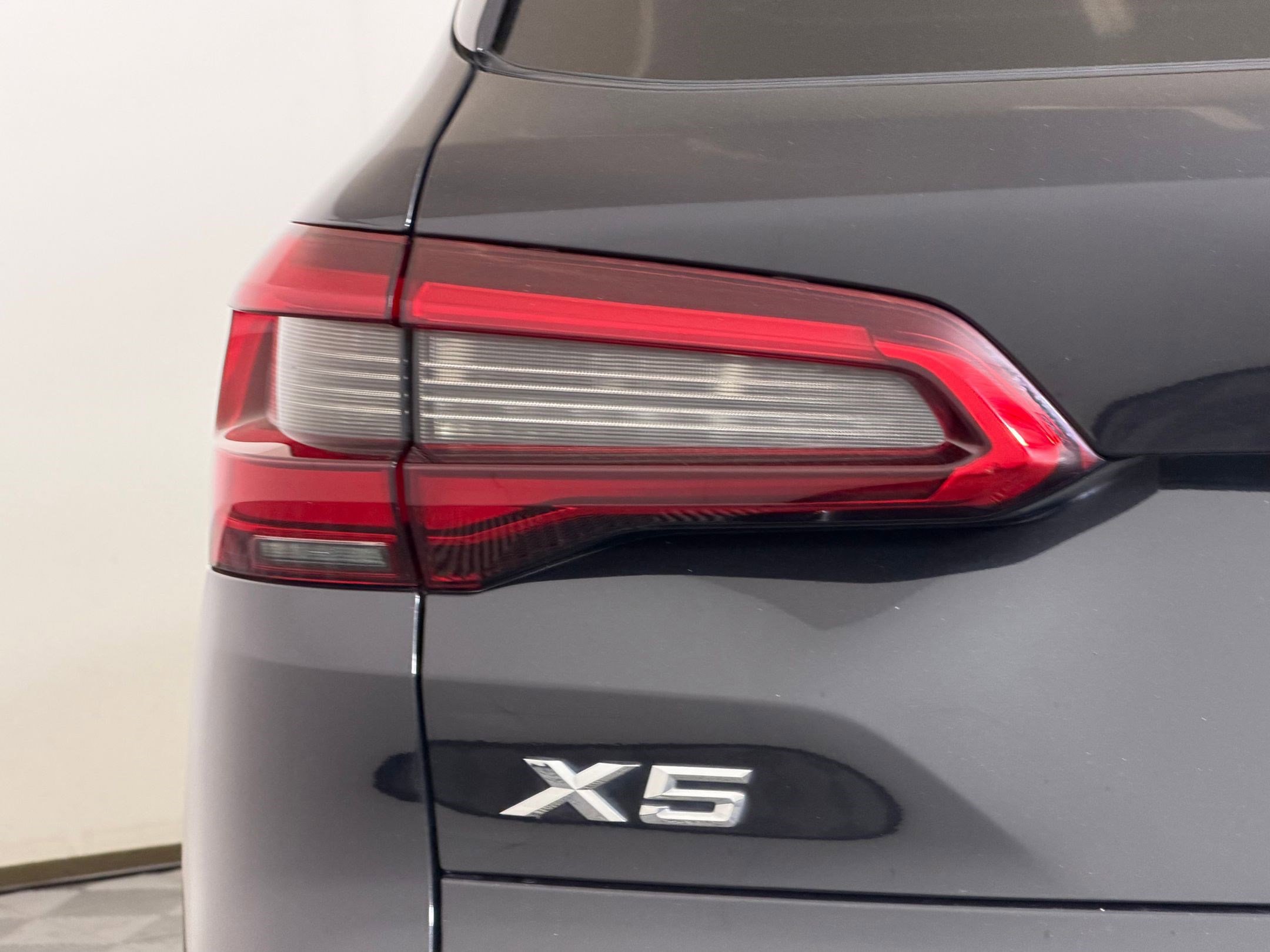 Used 2020 BMW X5 sDrive40i w/ M Sport Package RWD image 13