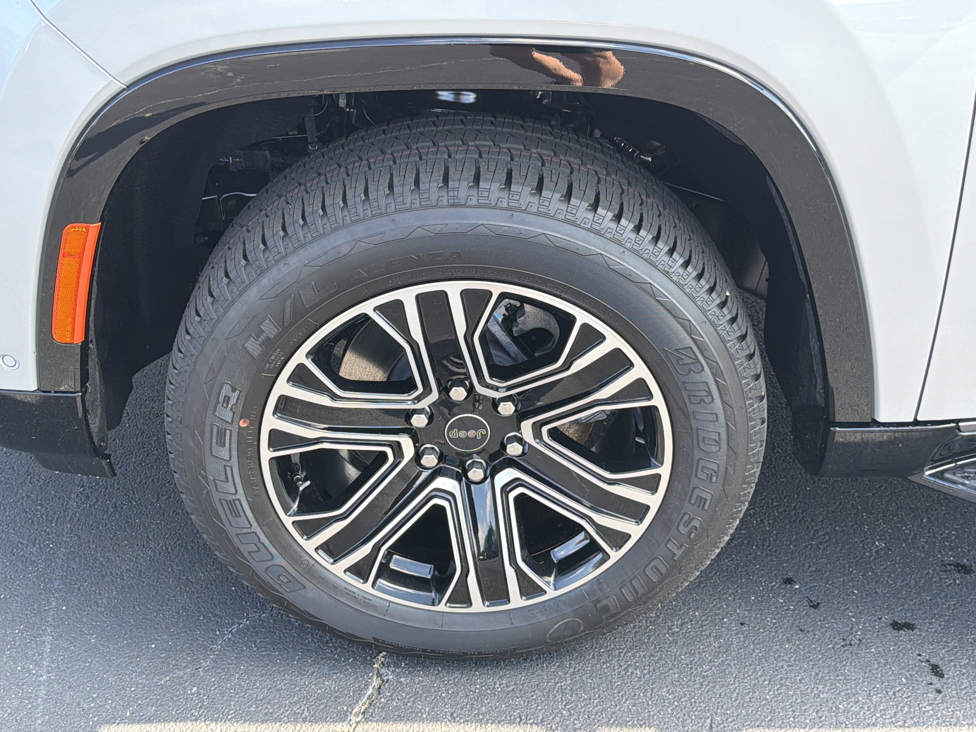 New 2026 Jeep Grand Wagoneer L 2WD image 13