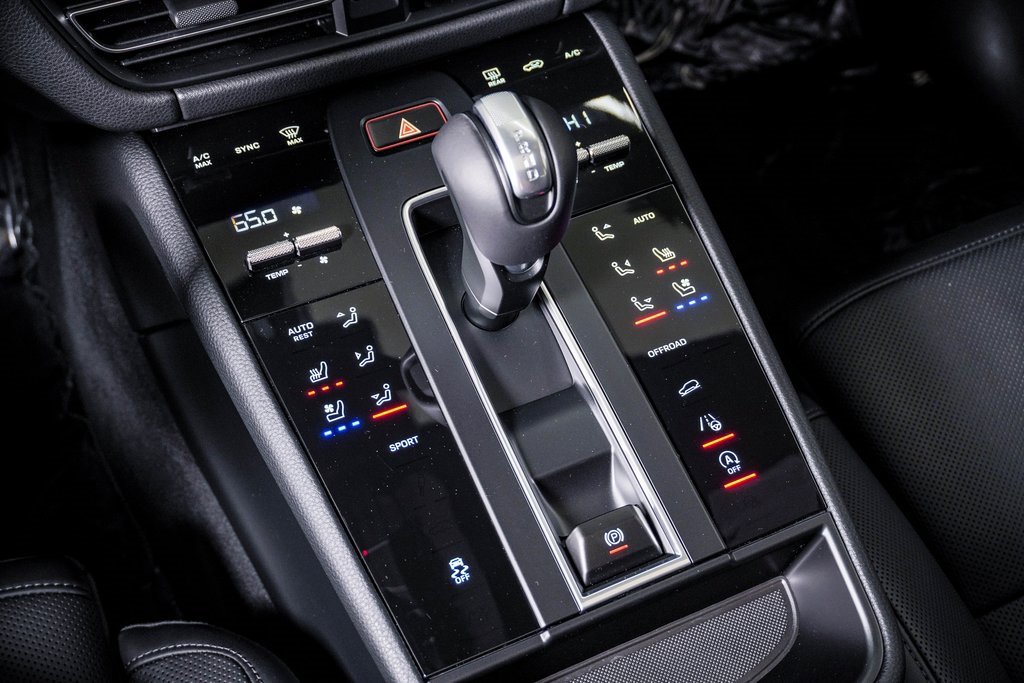 Certified 2025 Porsche Macan image 23