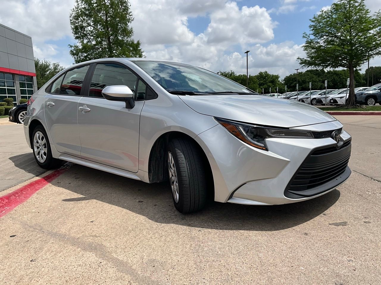 Used 2025 Toyota Corolla LE image 4