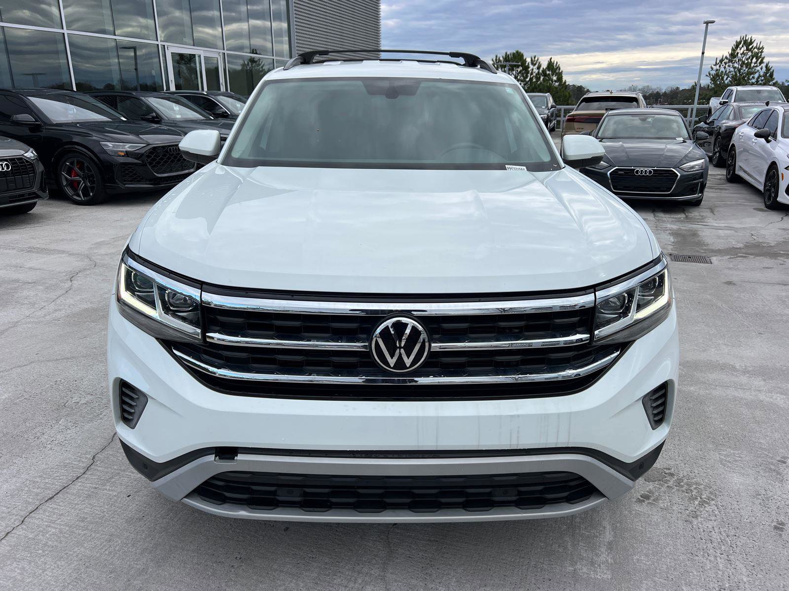 Used 2023 Volkswagen Atlas SE image 2