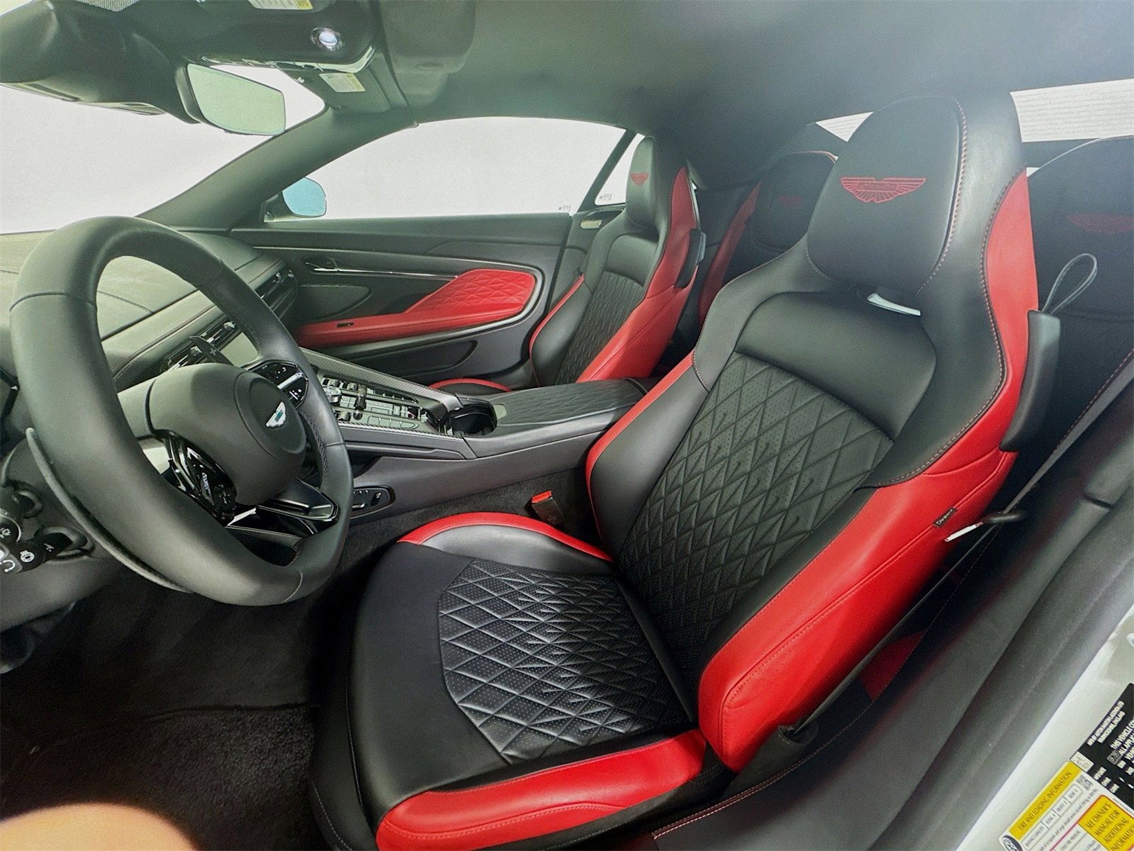 Used 2025 Aston Martin DB12 Convertible image 20