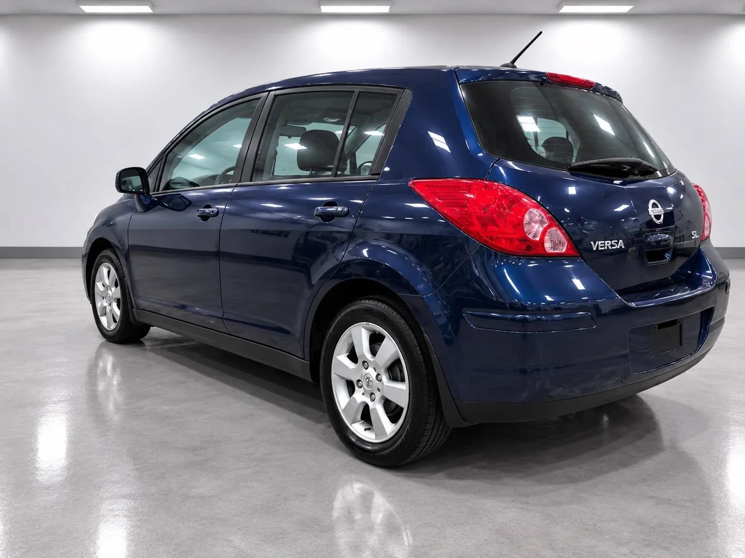 Used 2009 Nissan Versa Hatchback w/ Convenience Pkg FWD image 7