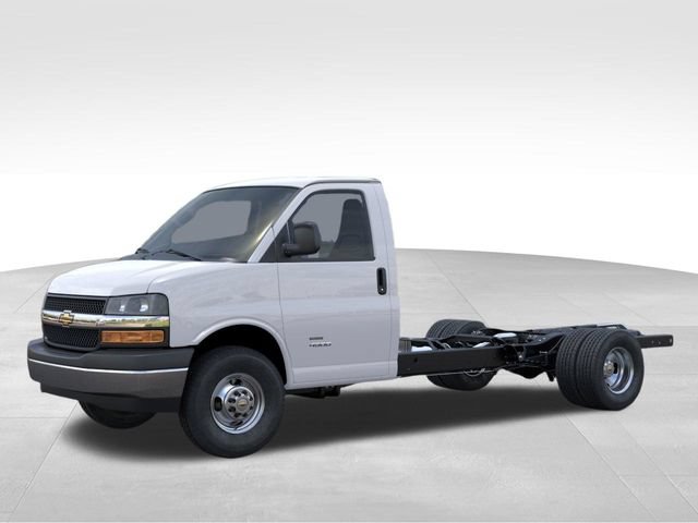 New 2026 Chevrolet Express 4500 w/ Power Convenience Package RWD image 2