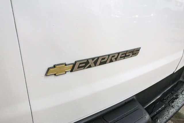 Used 2024 Chevrolet Express 2500 image 9