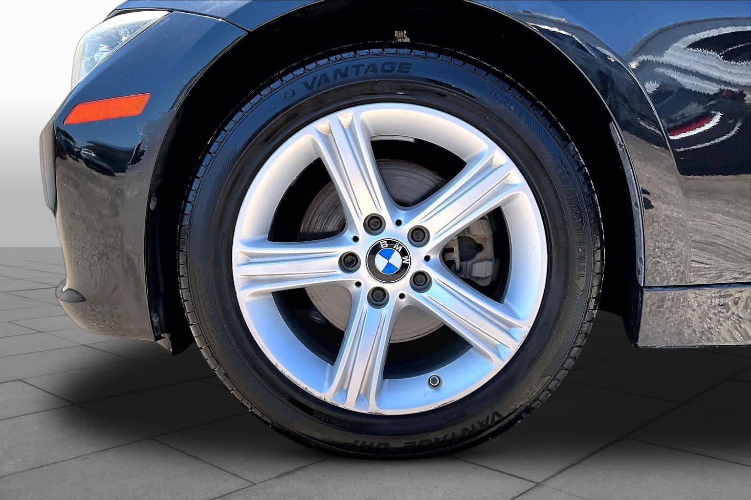 Used 2015 BMW 320i Sedan RWD image 14
