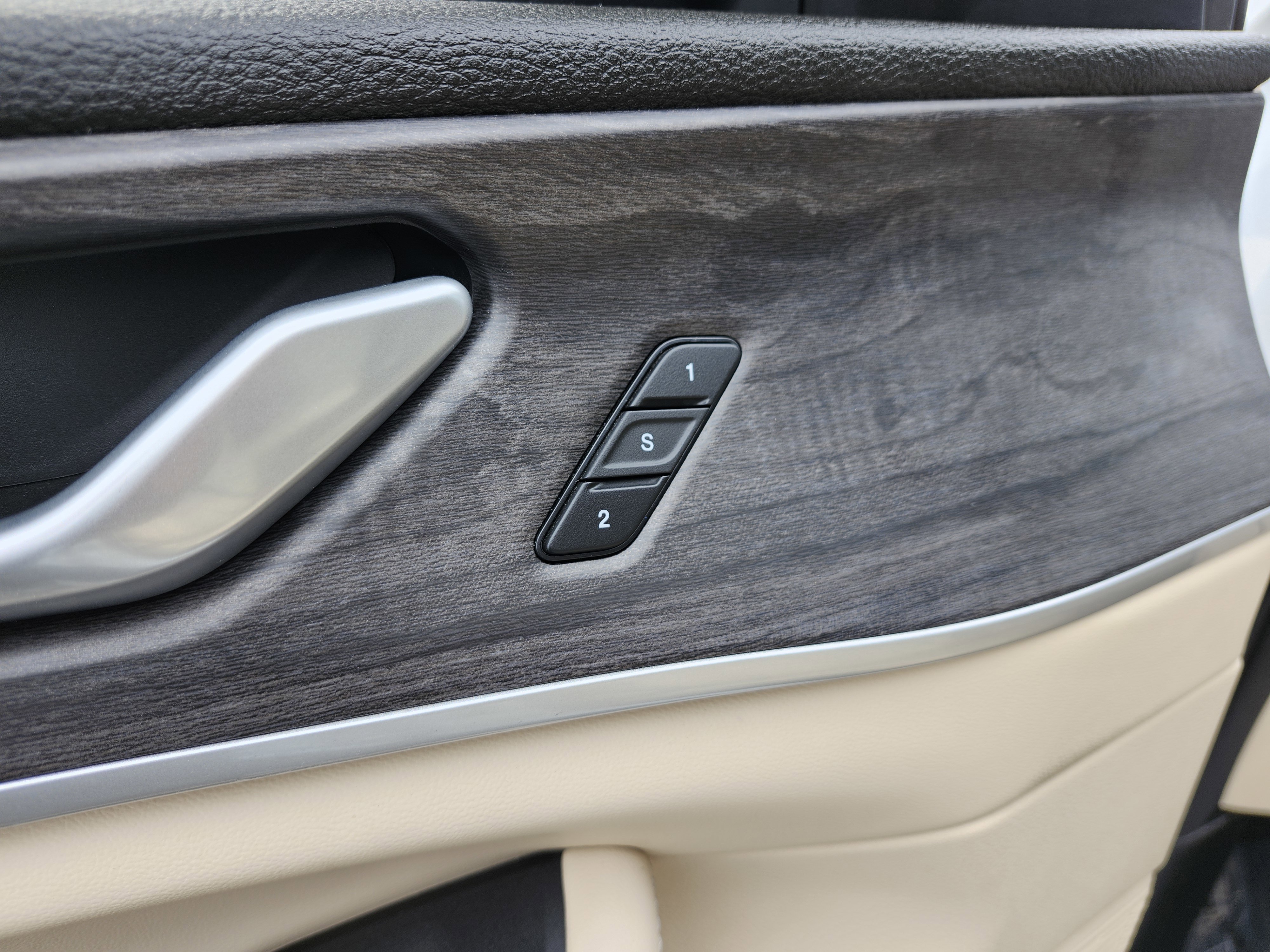 Used 2023 Jeep Grand Cherokee L Limited image 30