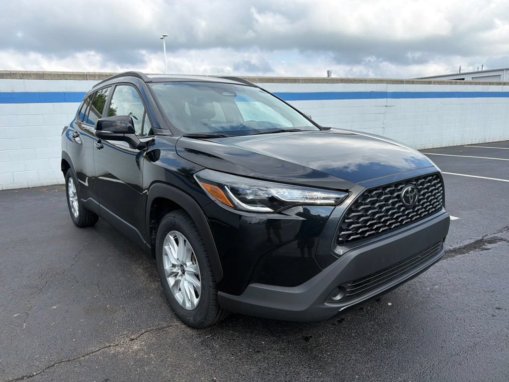 Used 2023 Toyota Corolla Cross LE w/ Moonroof Package AWD/4WD image 7