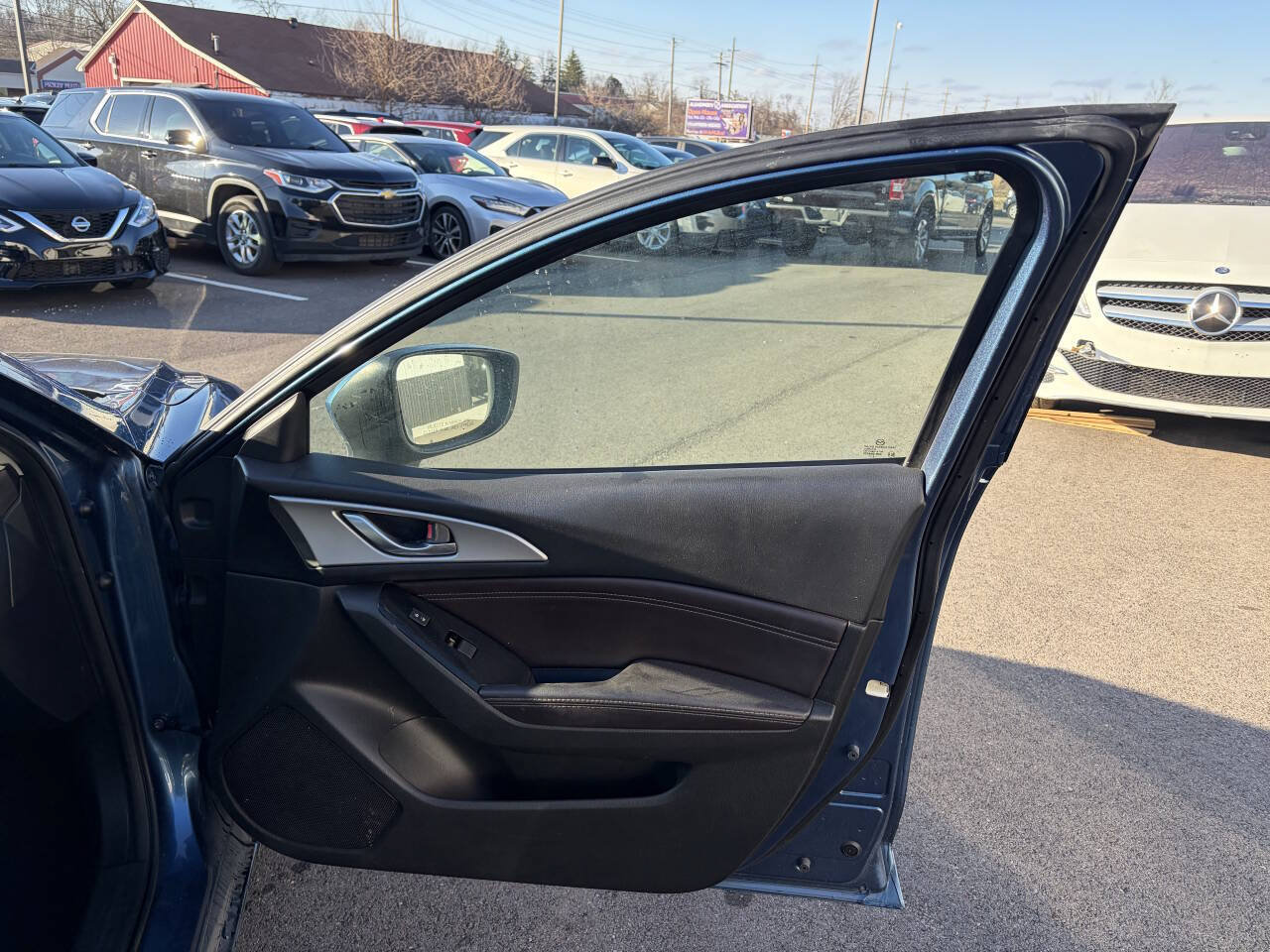 Used 2017 MAZDA MAZDA3 Touring FWD image 18