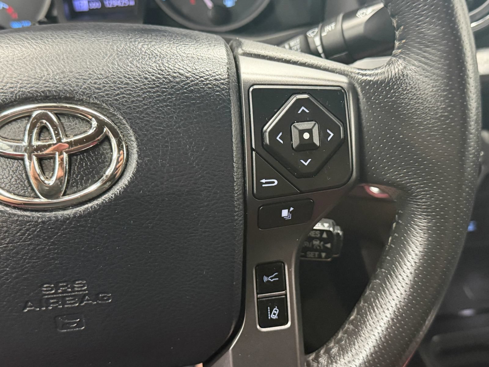 Used 2018 Toyota Tacoma TRD Sport w/ Technology Package AWD/4WD image 26