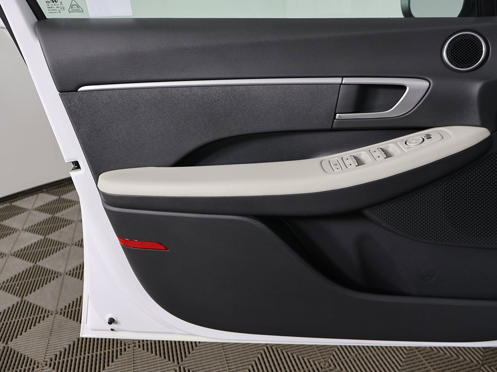 Certified 2025 Hyundai Sonata SE image 18