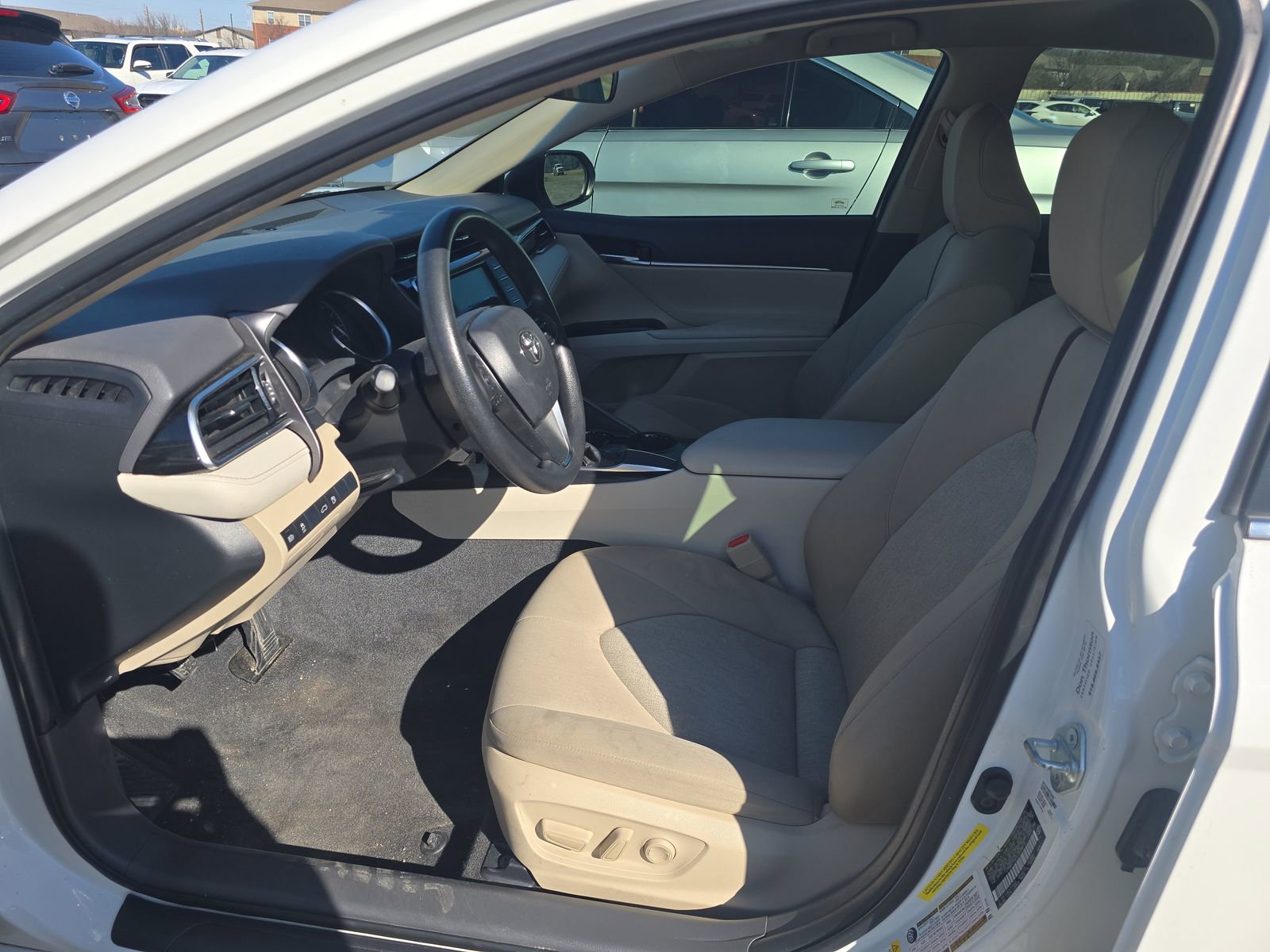 Used 2018 Toyota Camry LE FWD image 14