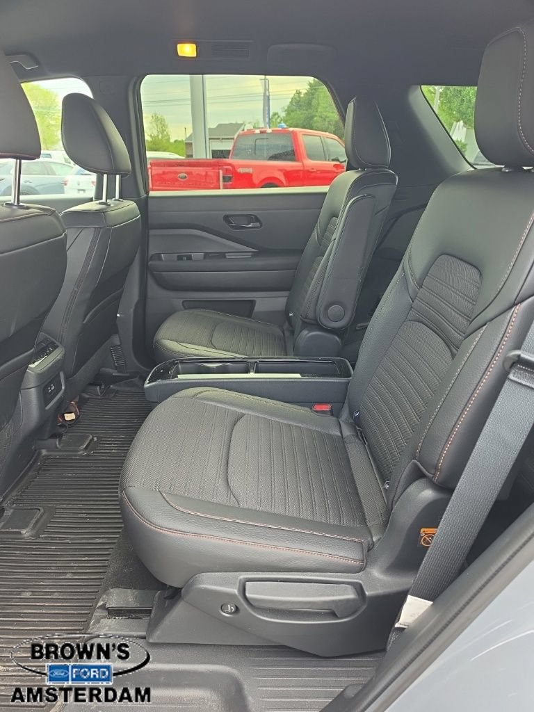 Used 2025 Nissan Pathfinder Rock Creek AWD/4WD image 10