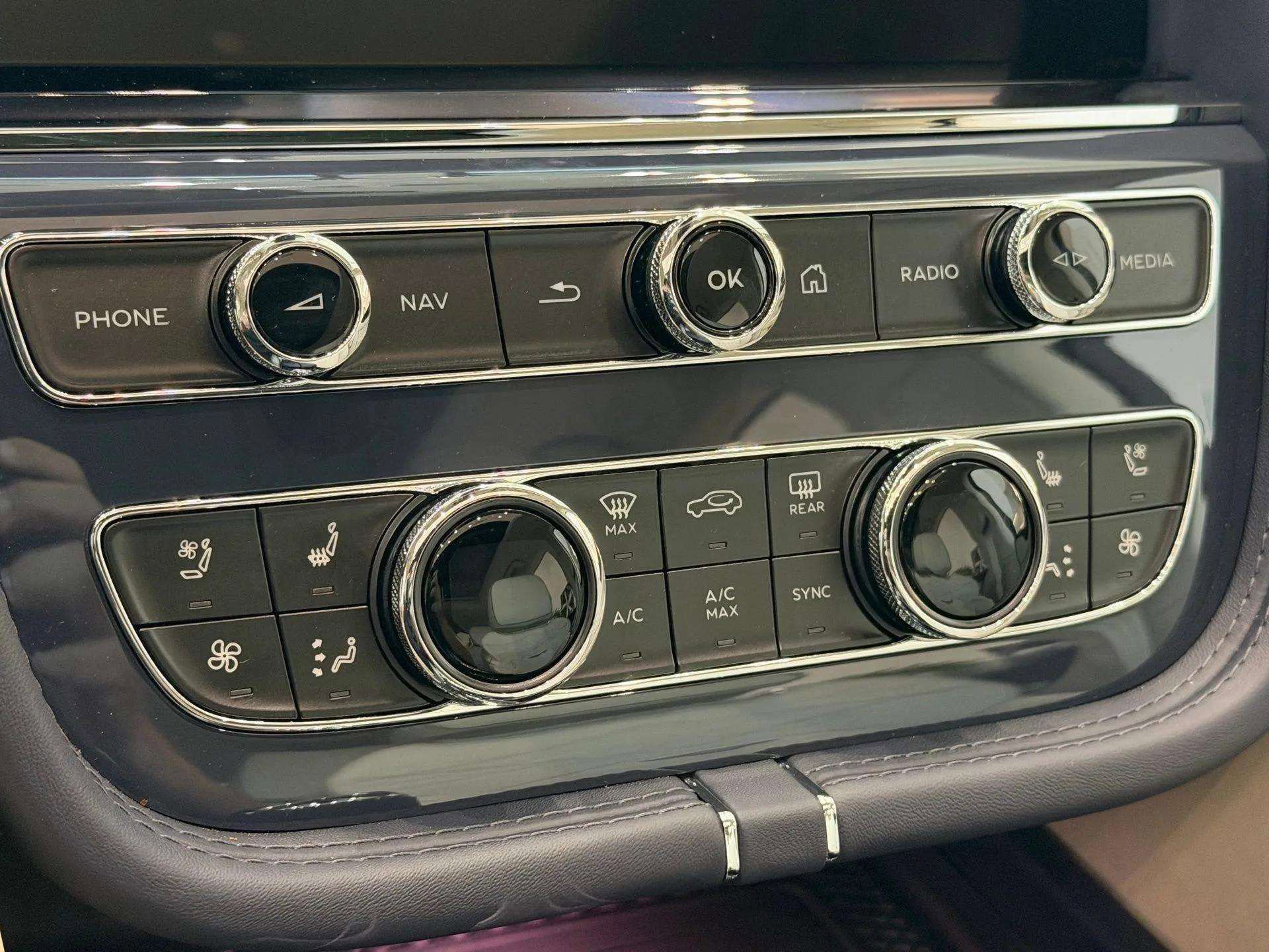 New 2025 Bentley Bentayga image 23