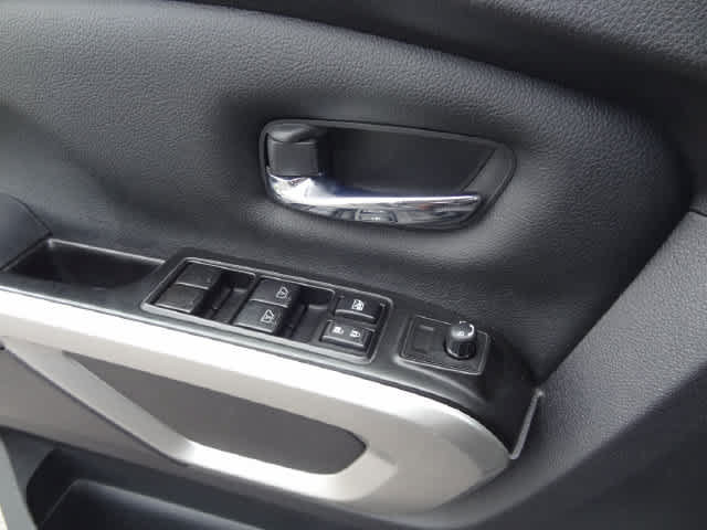 Used 2023 Nissan Titan SV AWD/4WD image 12