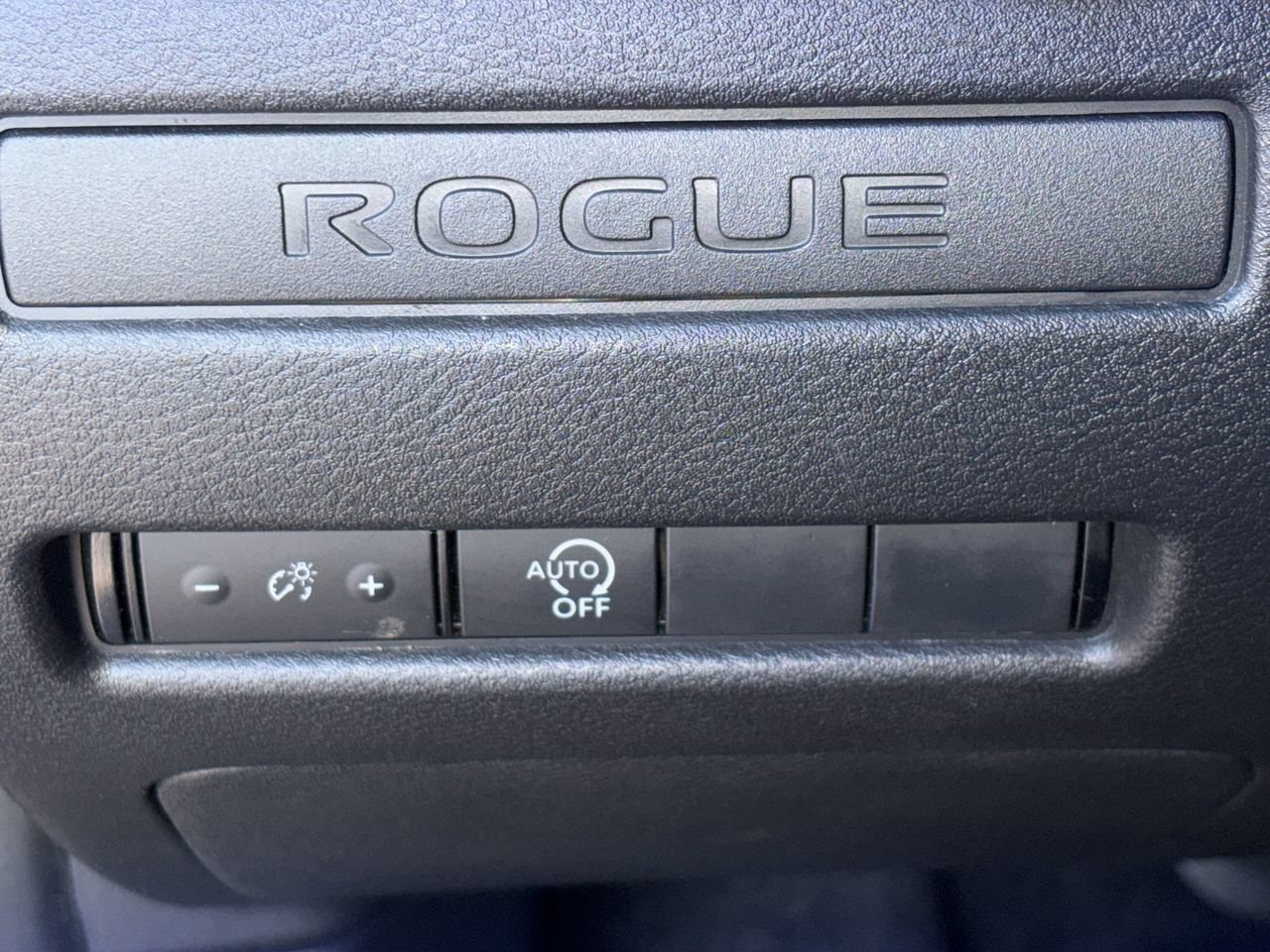 Used 2023 Nissan Rogue S FWD image 12