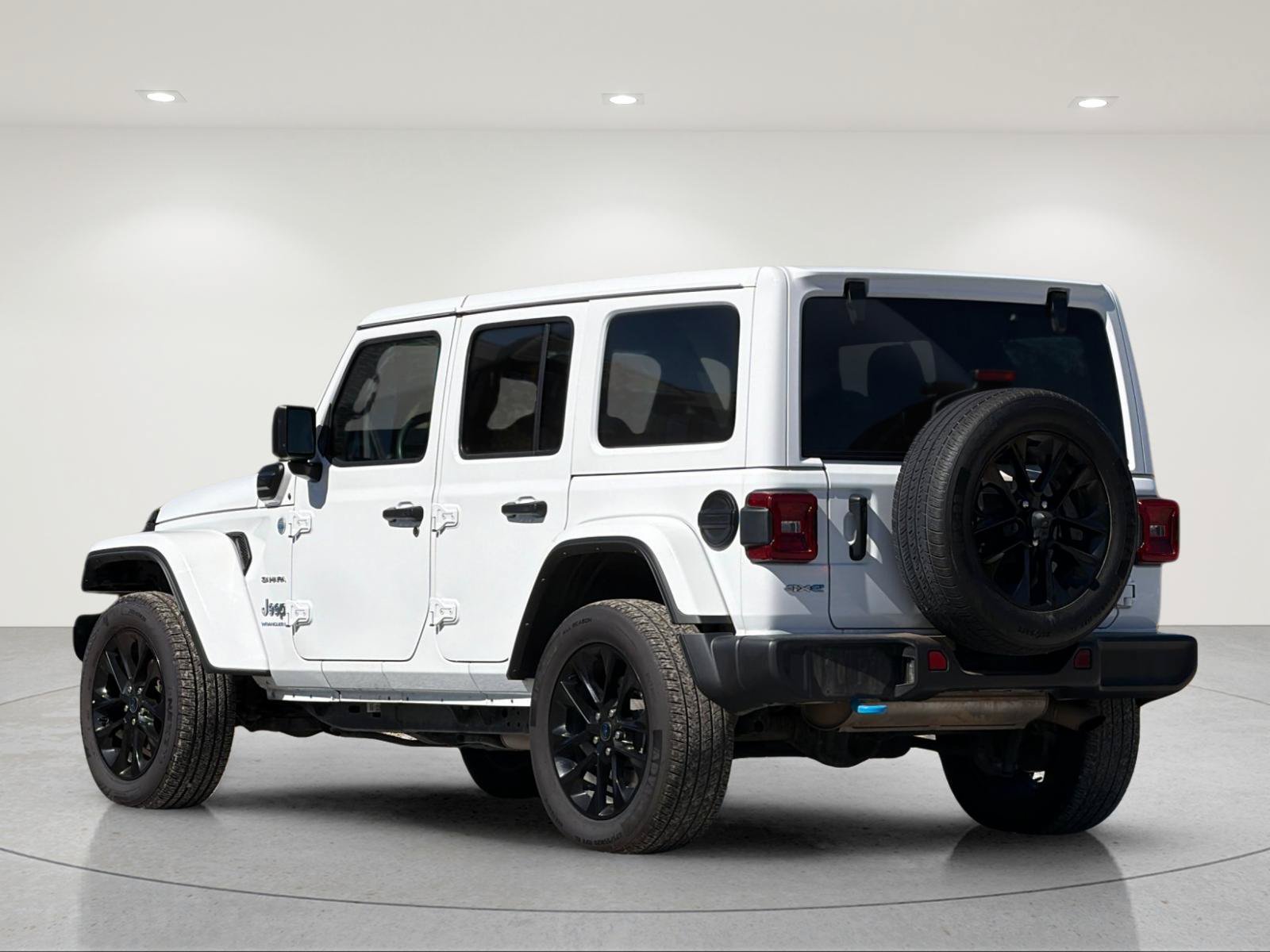 Used 2024 Jeep Wrangler Unlimited Sahara AWD/4WD image 3