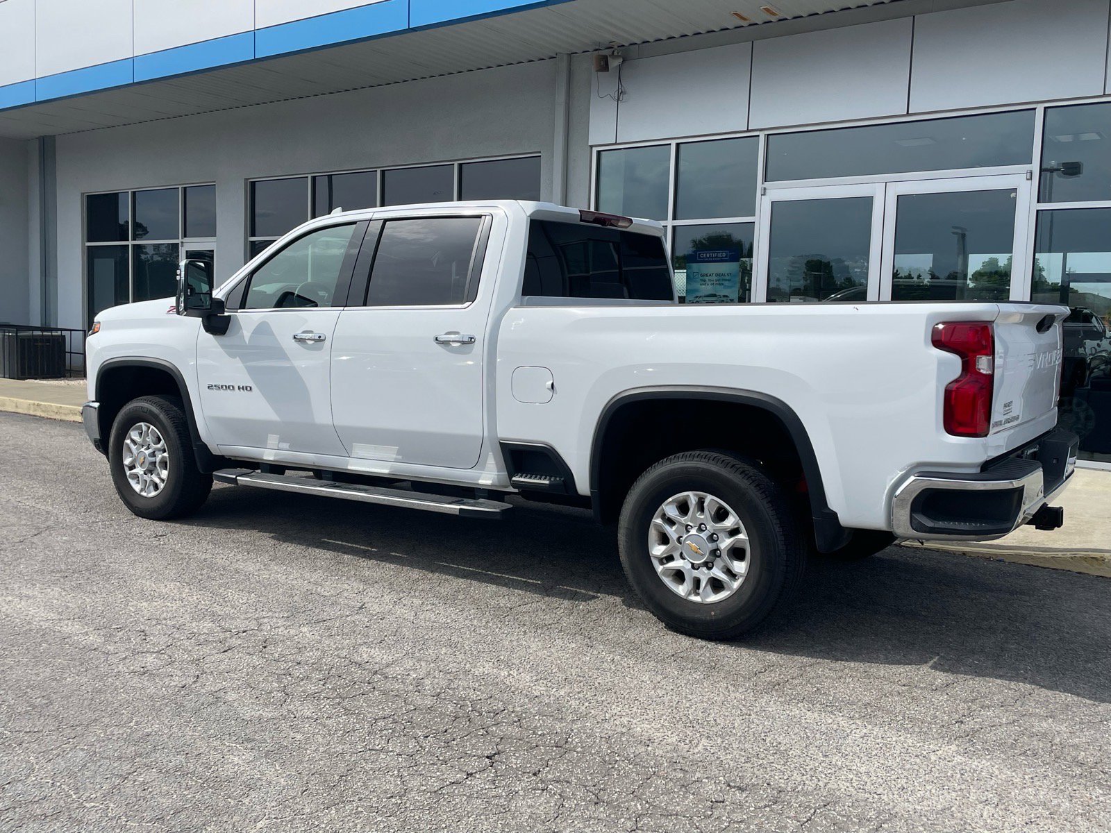 Used 2024 Chevrolet Silverado 2500 LTZ w/ LTZ Convenience Package AWD/4WD image 3