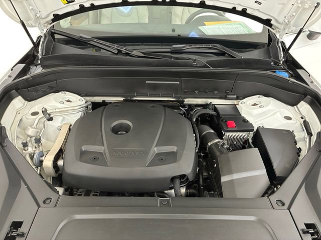 Used 2022 Volvo XC90 T5 Momentum image 11