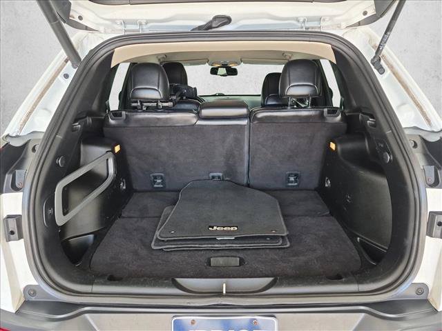 Used 2017 Jeep Cherokee Limited w/ Luxury Group FWD image 6