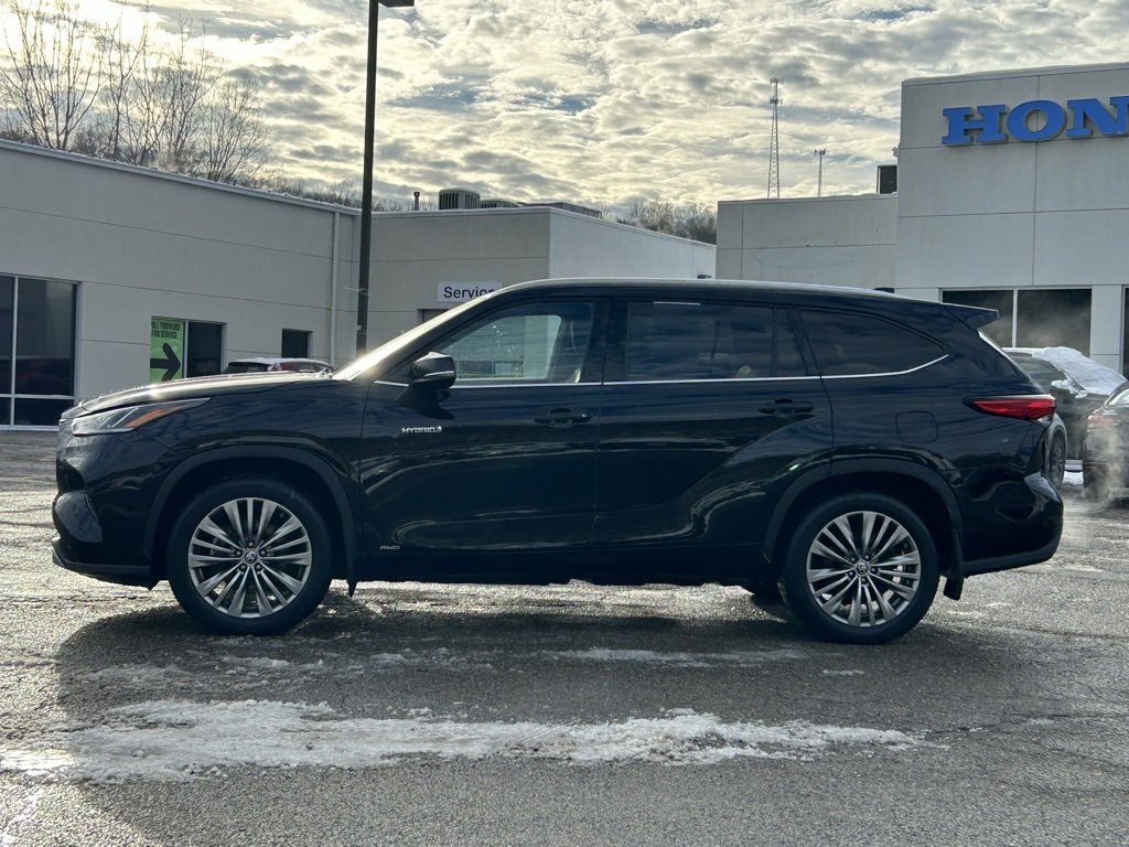 Used 2021 Toyota Highlander Platinum image 3
