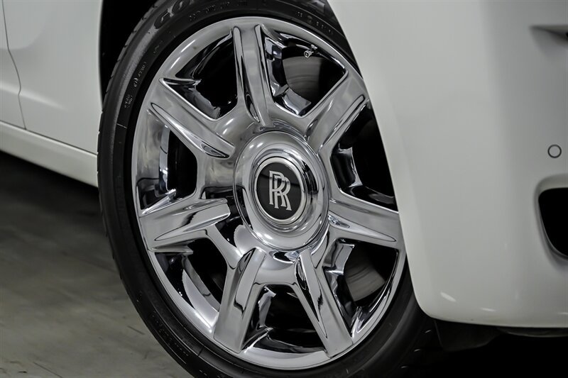Used 2015 Rolls-Royce Ghost RWD image 3