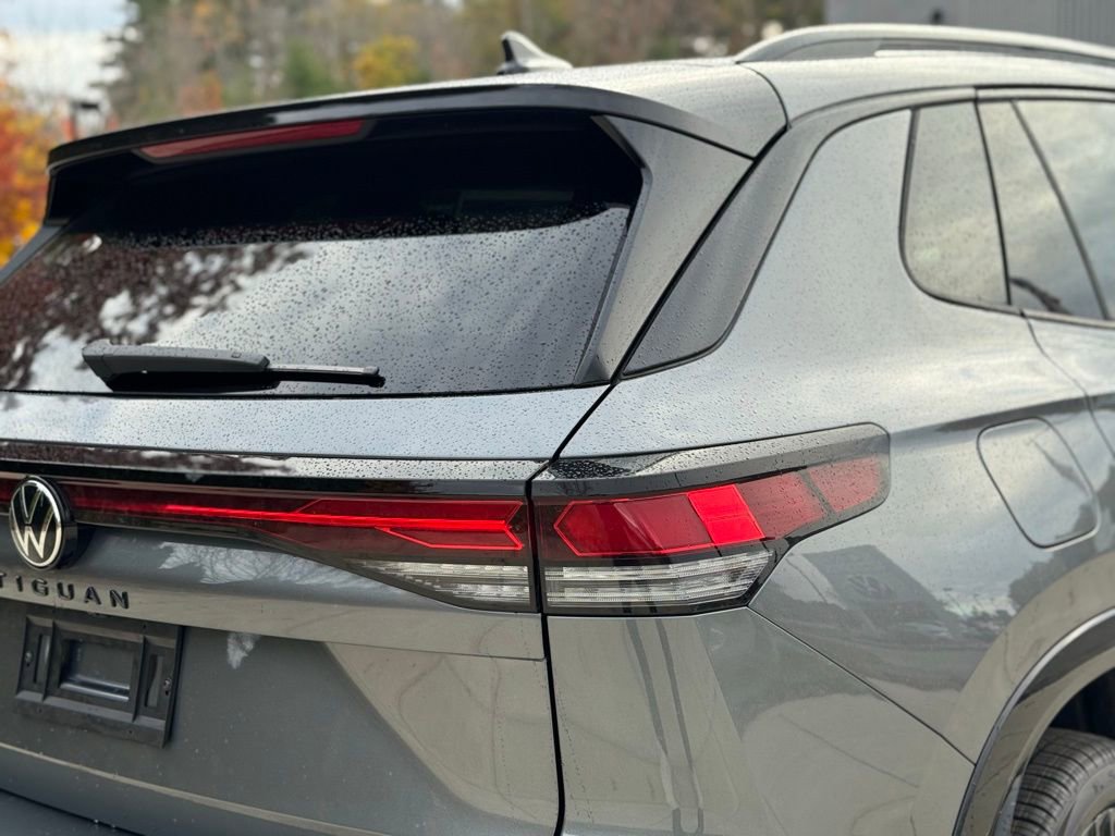 New 2026 Volkswagen Tiguan SE R-Line image 10