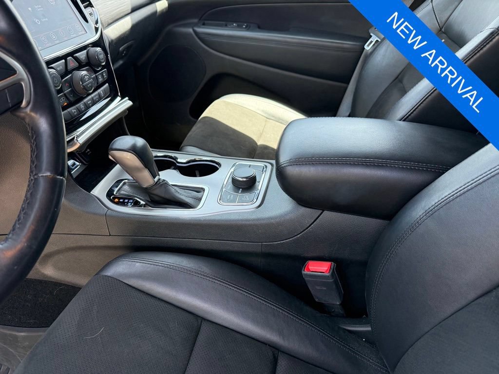 Used 2020 Jeep Grand Cherokee Altitude AWD/4WD image 23