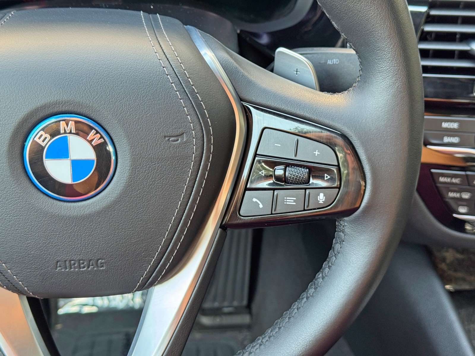 Used 2022 BMW 530e w/ Premium Package RWD image 22