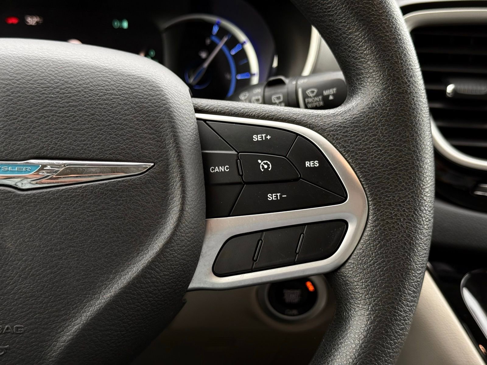 Used 2018 Chrysler Pacifica Touring Plus image 36