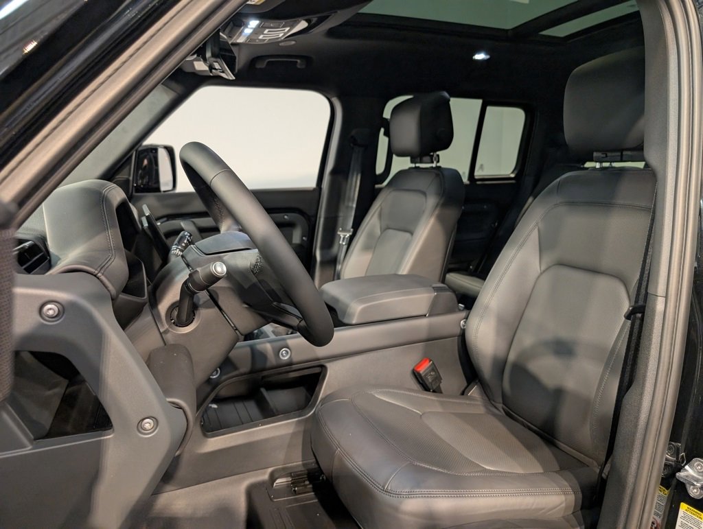New 2026 Land Rover Defender 130 X-Dynamic SE image 10