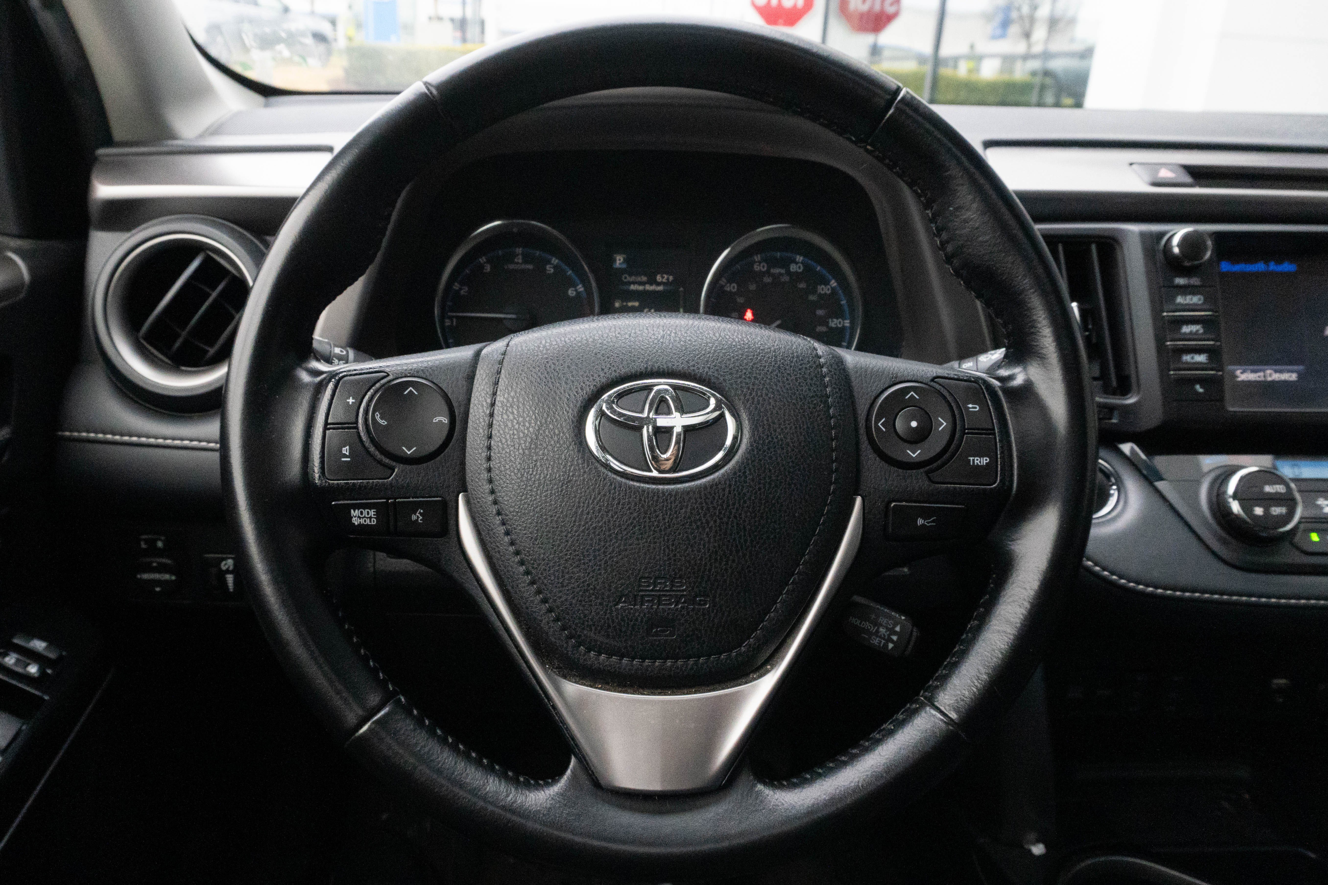 Used 2018 Toyota RAV4 Limited image 18