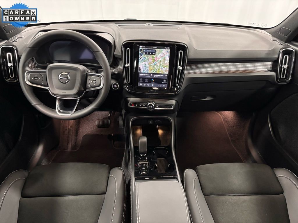 Certified 2025 Volvo XC40 B5 Plus image 1