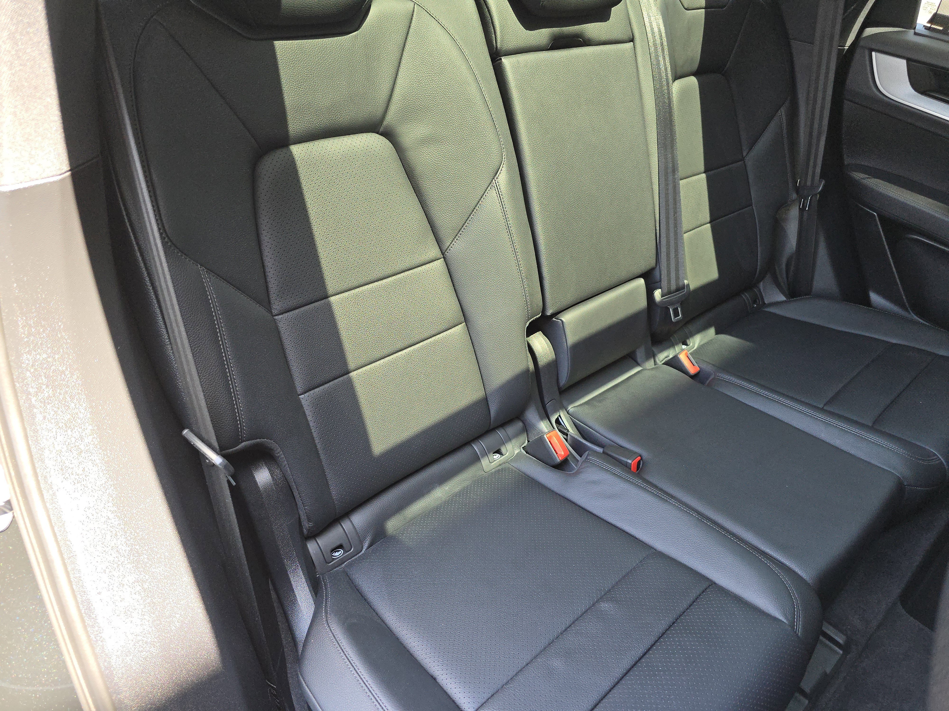Certified 2025 Porsche Cayenne Coupe AWD/4WD image 23