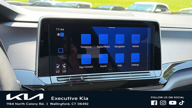 Used 2024 Volkswagen Atlas Peak Edition SE AWD/4WD image 17