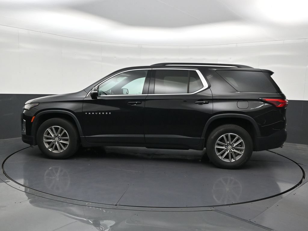 Used 2023 Chevrolet Traverse LT FWD image 2