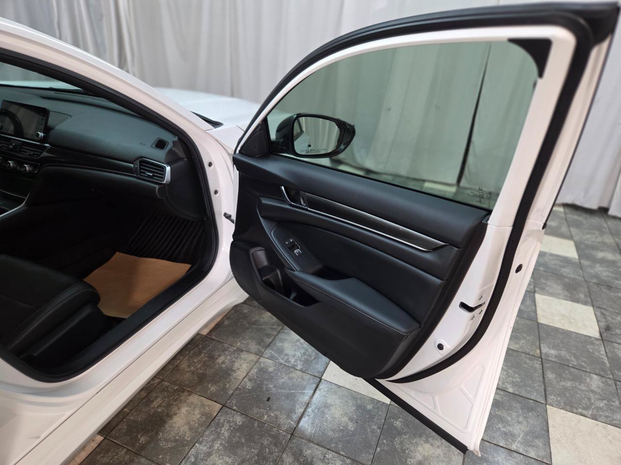 Used 2022 Honda Accord Sport image 12