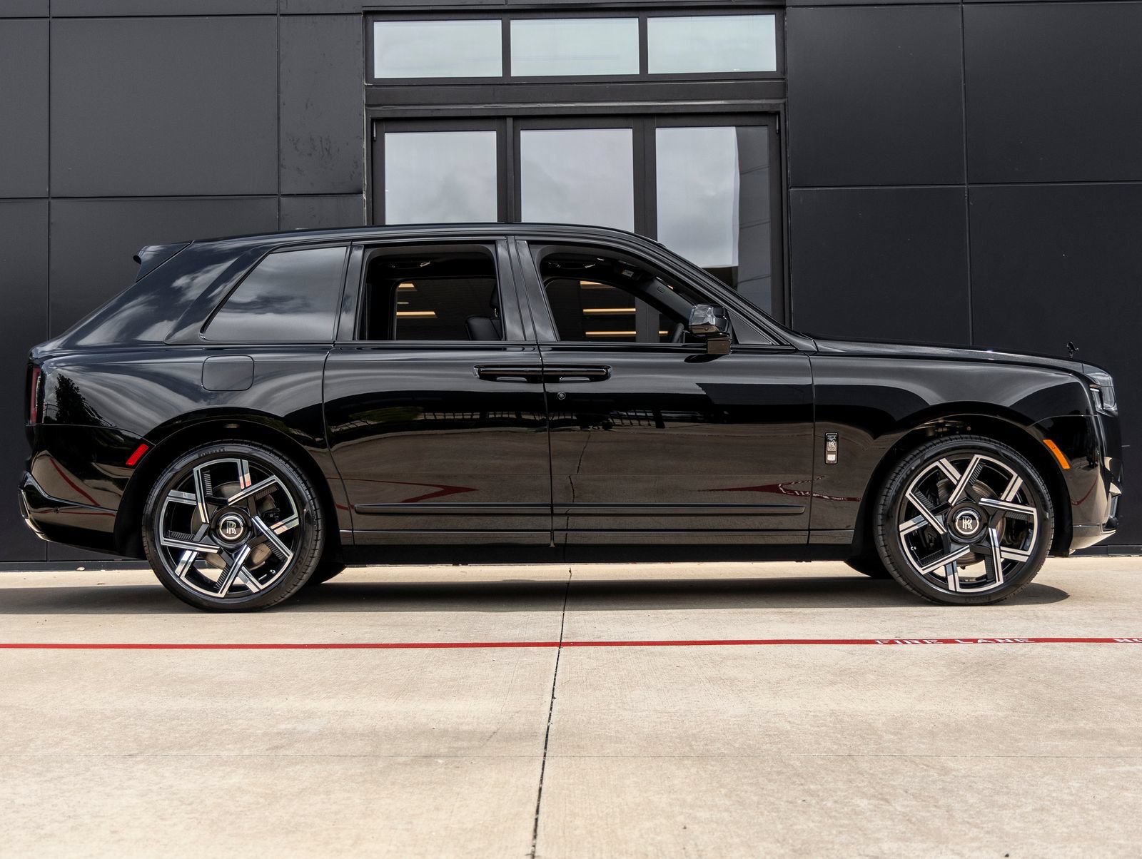 New 2027 Rolls-Royce Cullinan Black Badge AWD/4WD image 12