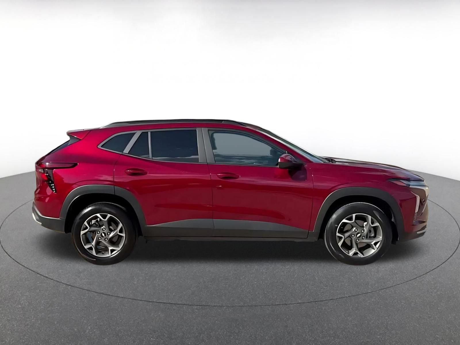 Used 2025 Chevrolet Trax LT FWD image 15
