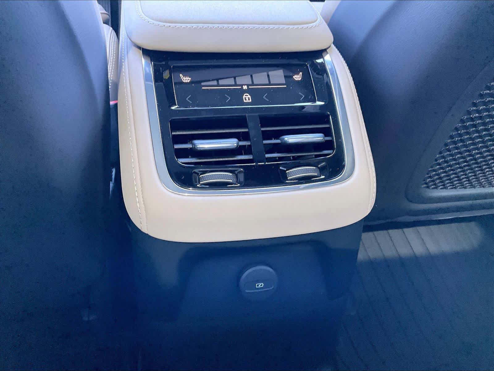 New 2026 Volvo XC90 T8 Ultra w/ Protection Package AWD/4WD image 16
