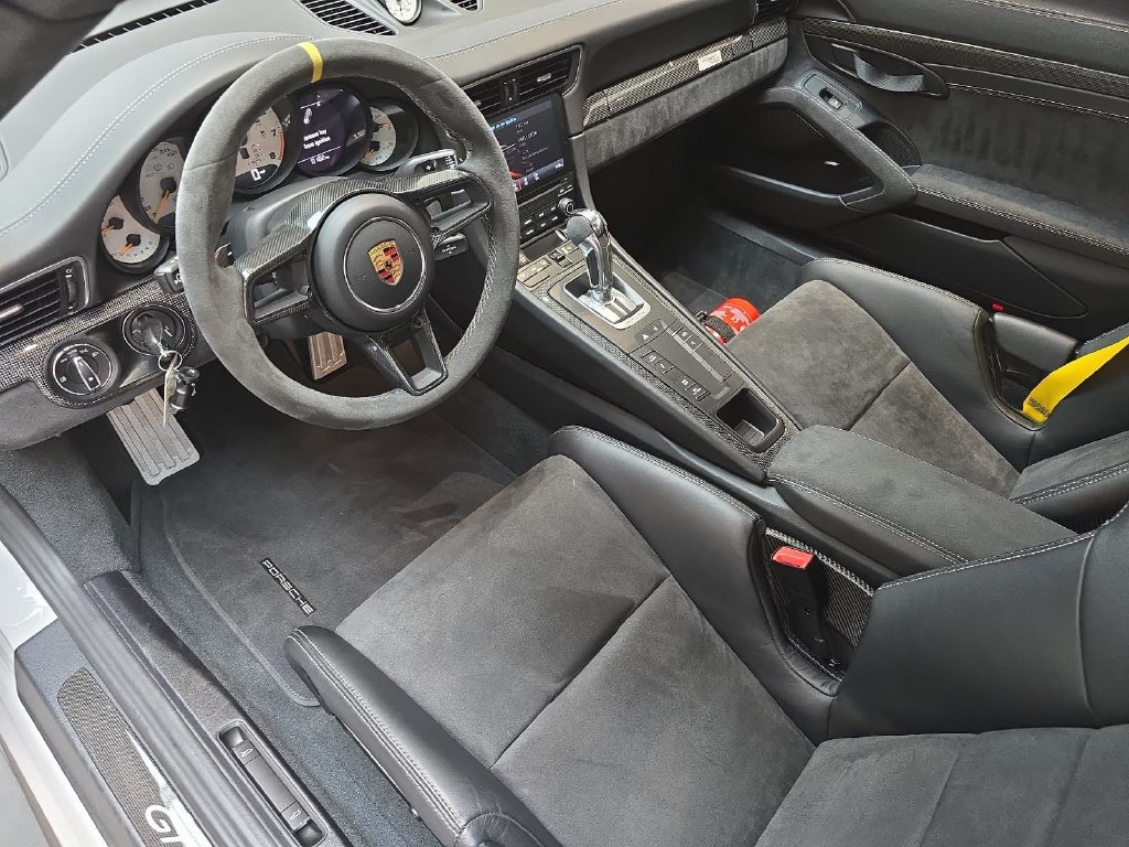 Certified 2018 Porsche 911 GT2 RS RWD image 4