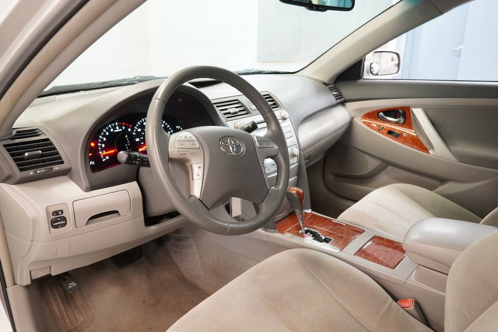 Used 2009 Toyota Camry XLE FWD image 7