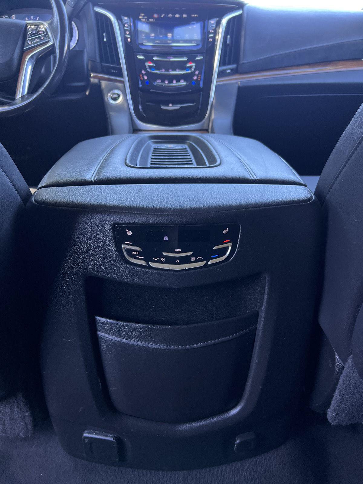 Used 2020 Cadillac Escalade 2WD image 21