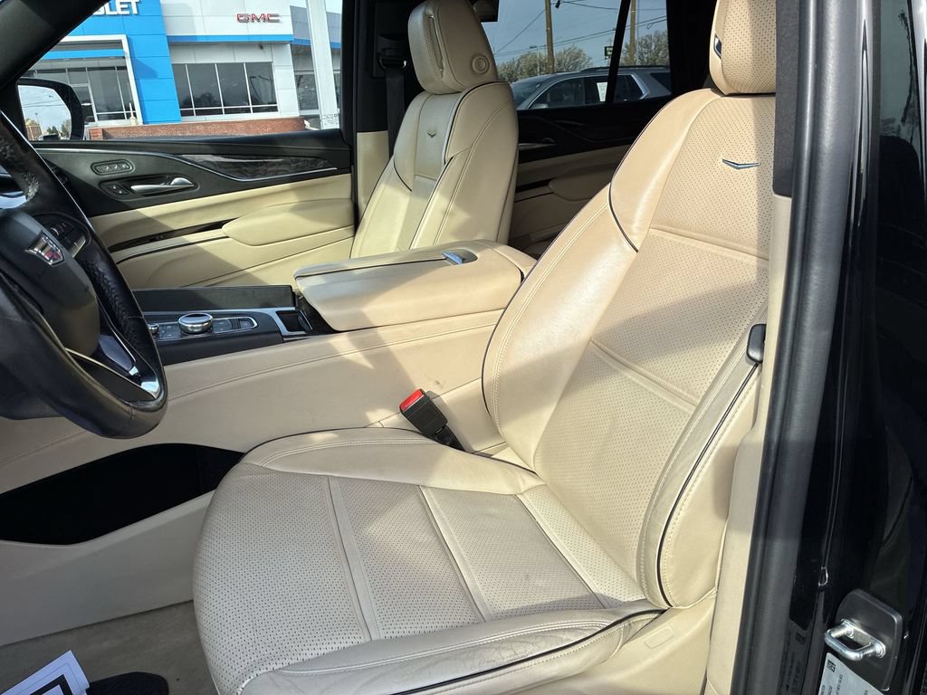Used 2023 Cadillac Escalade Premium Luxury w/ Performance Package AWD/4WD image 11