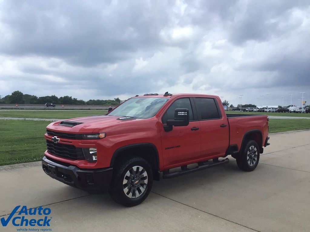 Used 2024 Chevrolet Silverado 2500 Custom w/ Custom Value Package image 3